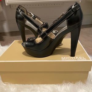 Michael Kors platform heels Sz 5.5